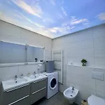 Lamera - Cu 1-2-3 Cu Acces Si La Apartment