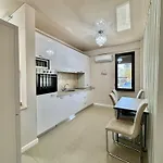 Lamera - Cu 1-2-3 Cu Acces Si La Apartment