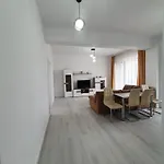 Lamera - Cu 1-2-3 Cu Acces Si La Apartment *