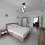 Lamera - Cu 1-2-3 Cu Acces Si La Apartment