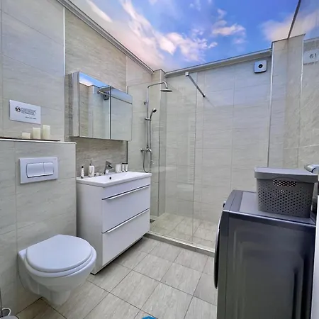 Lamera - Cu 1-2-3 Cu Acces Si La Apartmán