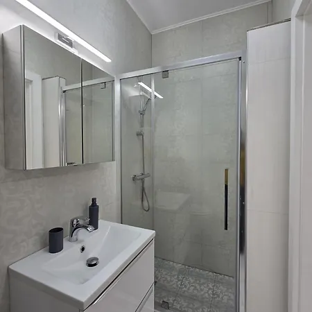 Lamera - Cu 1-2-3 Cu Acces Si La Appartement